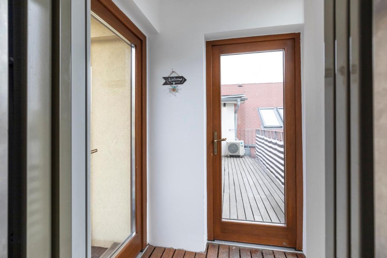 Beautiful And Romantic Penthouse With Two Terraces Pressburg Exterior foto